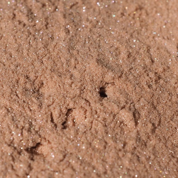 KKW Beauty - Shimmer Powder for Face & Body (Pearl) - Picture 8 of 9
